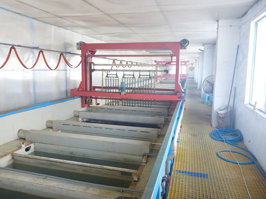 Cadena de producción automática de galvanoplastia de cobre, níquel y cromo para estantes de pórtico