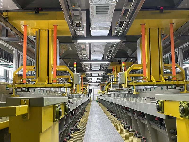 Línea de producción de revestimiento de barril de brazo lateral completamente automática Máquina de revestimiento de cobre galvanizado para pernos y tuercas de grifo