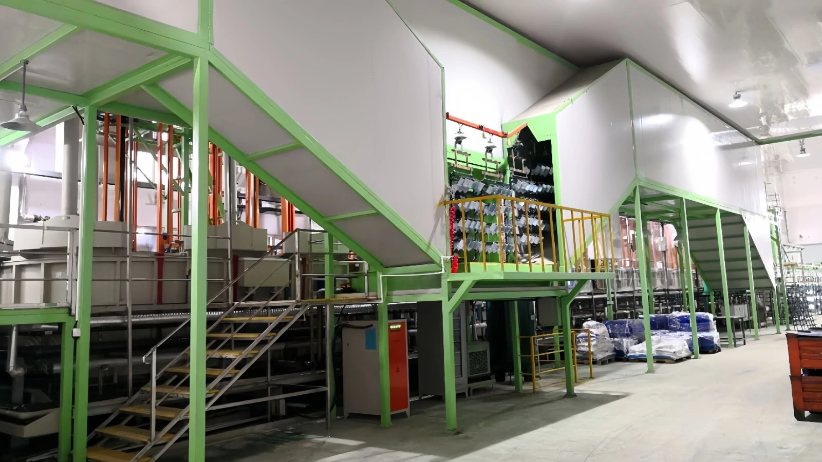 Automatic rack electroplating production line in a workshop