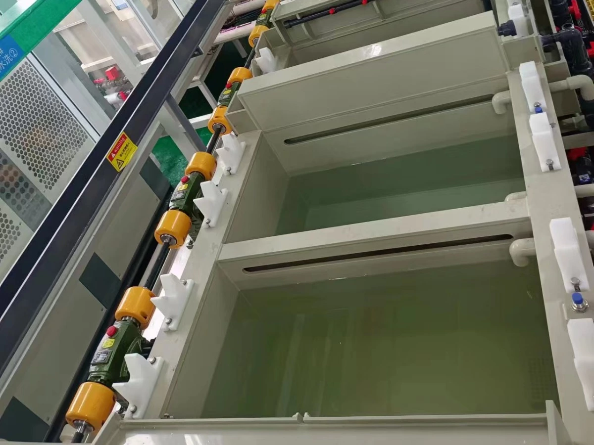 Open electroplating process tanks with liquid and side pipe connections