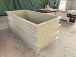 Rectangular electroplating process tank with horizontal external reinforcement ribs